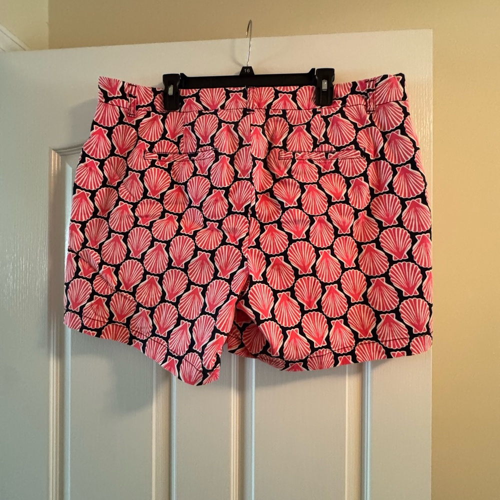 Crown & Ivy Pink and Black Shell Pattern Women's Shorts